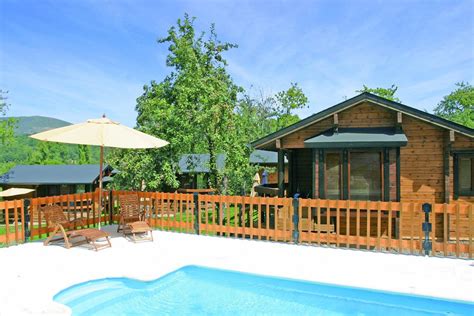 camping lago de sanabria bungalows|CABAÑAS EN EL LAGO DE SANABRIA